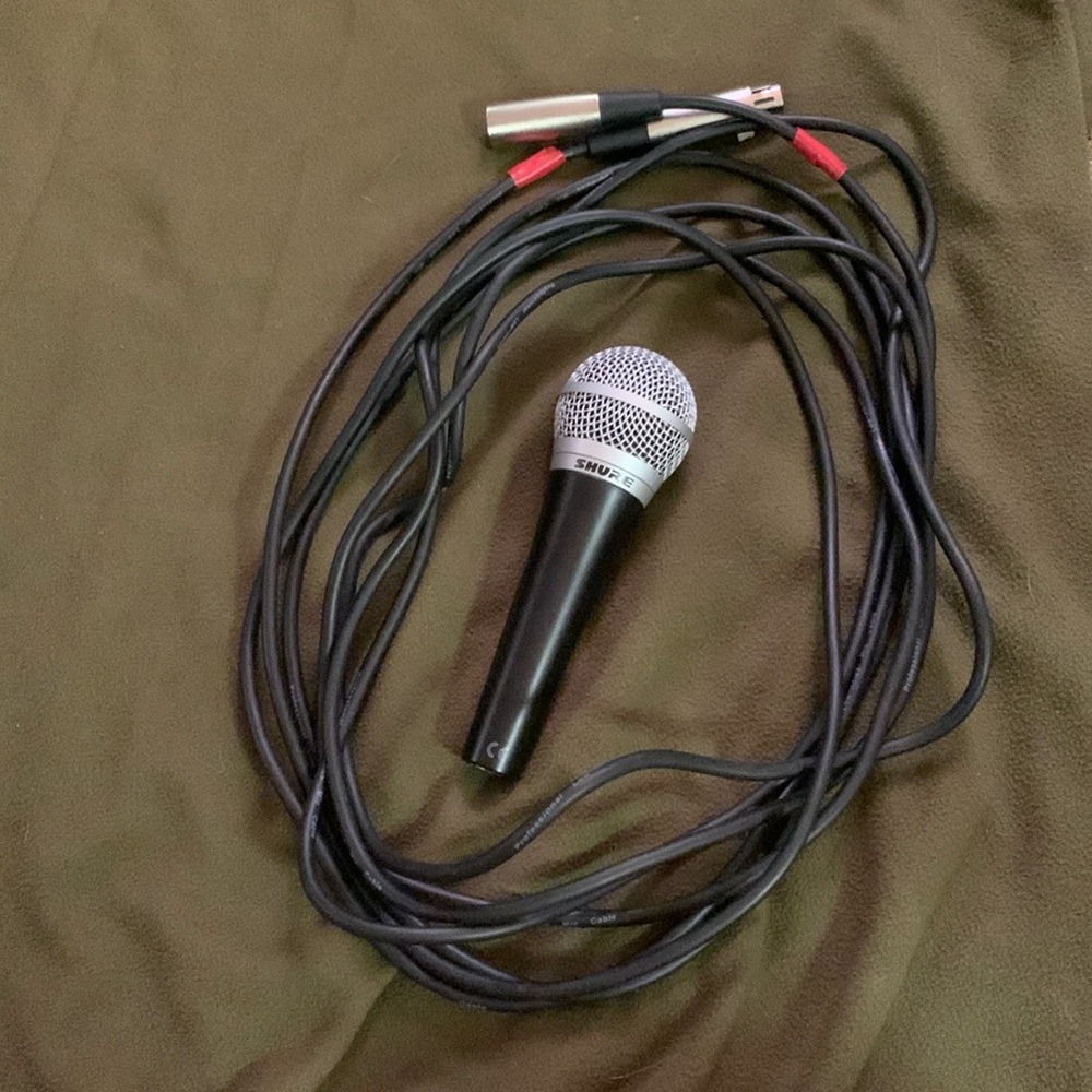 Mic and chord, Shure, black